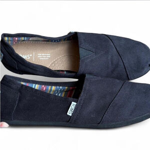 Toms Classic Black Loafers 9.5 W